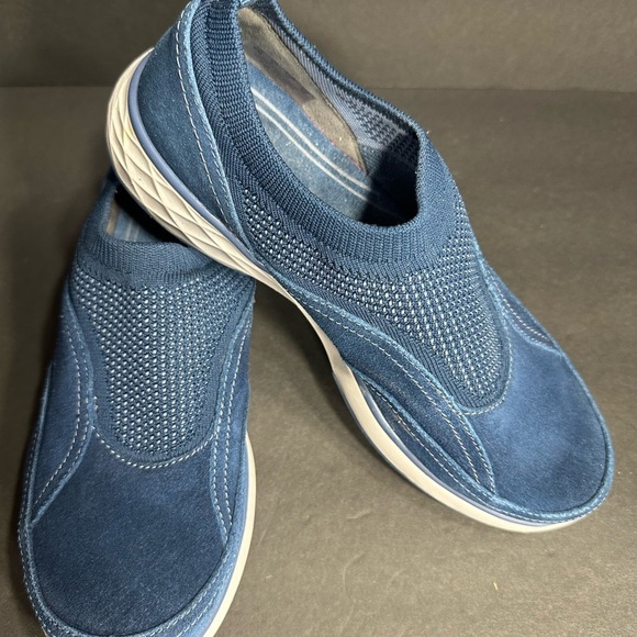 RIKA Blue Slip-On Men\'s Shoes size 8 pre owned Exellent condition. main image 6